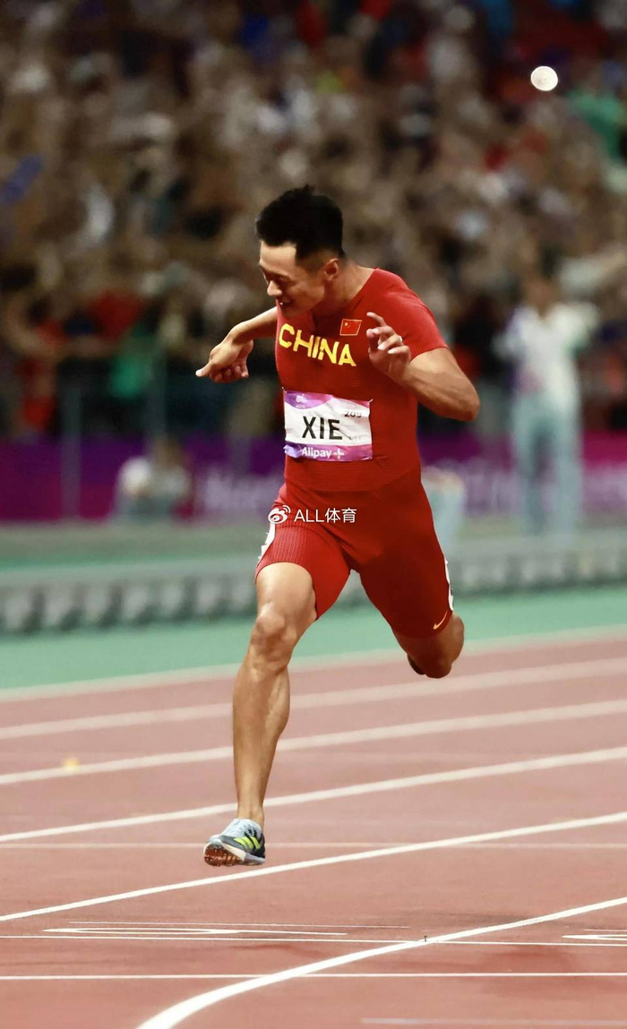 20秒15!谢震业时隔近1年再战200米,一枪达标巴黎奥运会