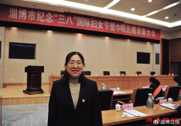 她,用爱照亮"憨兜"人生路|李彤|心智|残疾人_新浪新闻