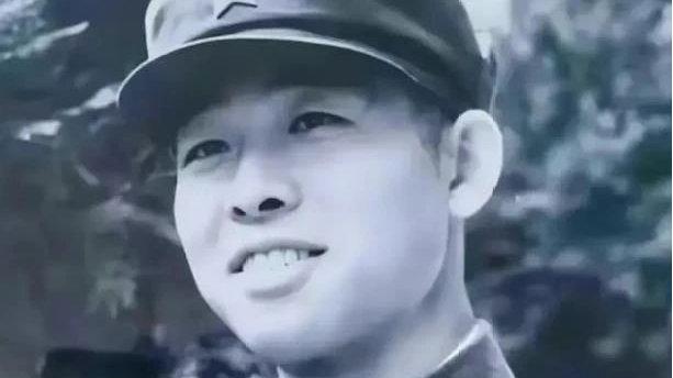 我1978年入伍，提干后教导员保媒，我拒绝后选择了初恋