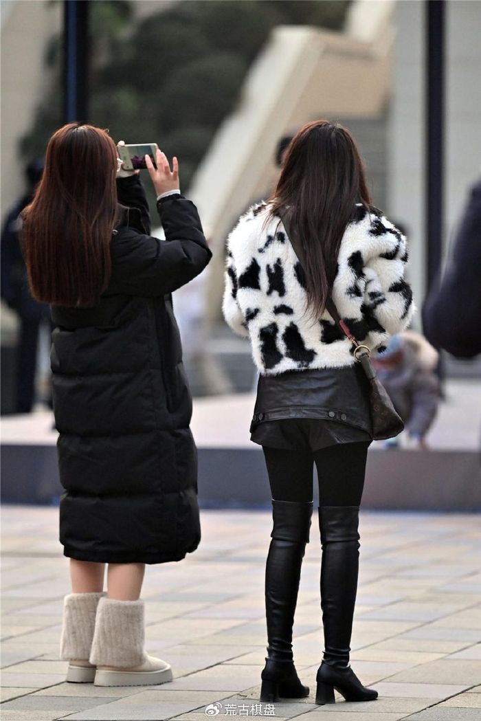 冬季的过膝靴搭配,保暖还时尚,身材不好的美女都不敢尝试