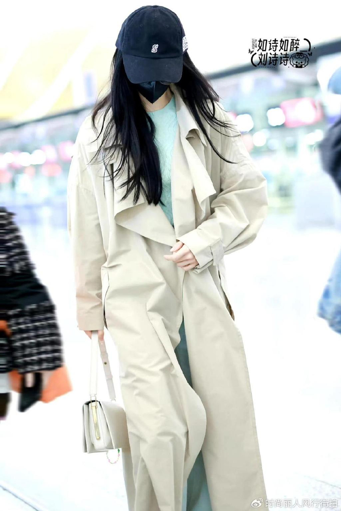 穿三万的风衣走路带风,变身拽姐超美|刘诗诗|风衣|阿玛尼_新浪新闻