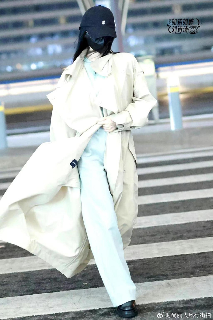 穿三万的风衣走路带风,变身拽姐超美|刘诗诗|风衣|阿玛尼_新浪新闻