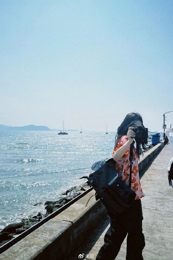 陈瑶工作室陈瑶橘色的比基尼泳衣在阳光下闪耀着光芒93肆意大胆做