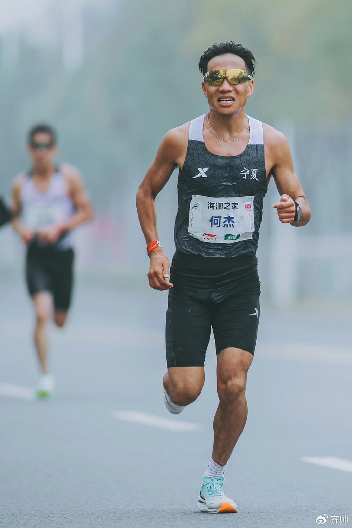 央视冬日娜采访,何杰很兴奋|马拉松|央视|何杰_新浪新闻