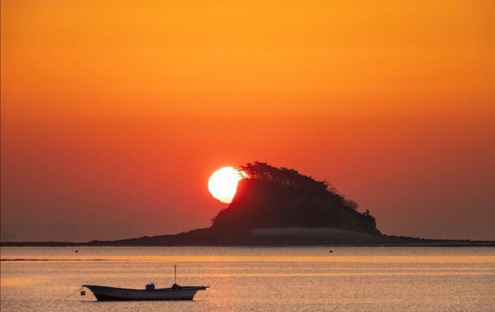 夕阳落西山·飞霞染江天  时光且留步·美景需静观