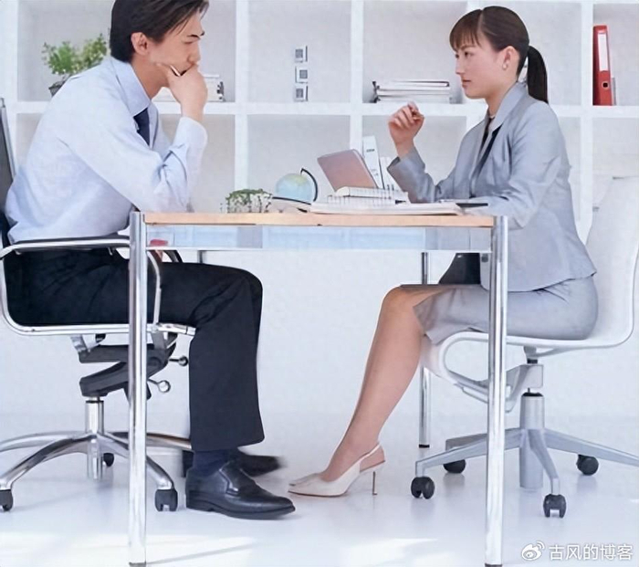 经常欺负我的男同事调广州了，他今天和我说他今天就走了，我回...