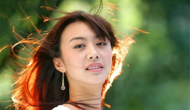 谁知还有后续.李菲儿自爆是因为看到了angelababy发给黄晓明的暧昧短