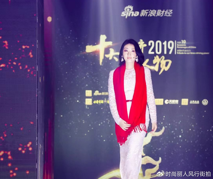 活动穿搭比孟晚舟时髦,至今未婚超飒|孟晚舟|宗馥莉|娃哈哈_新浪新闻