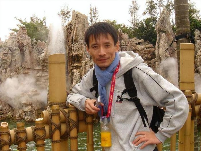 "小老头"田小洁跑龙套20年,名气不大,却用真心迎娶了美人江珊