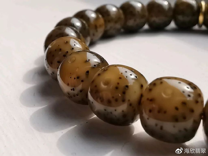 文玩物件到底为什么会包浆,包浆又是什么呢?