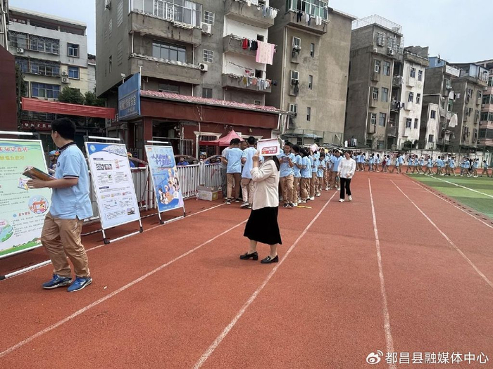 我县开展防震减灾应急疏散演练活动