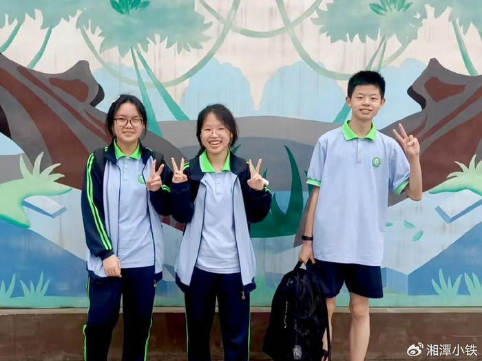 湘大附校七年级学生赴长沙方特东方神画开展研学活动