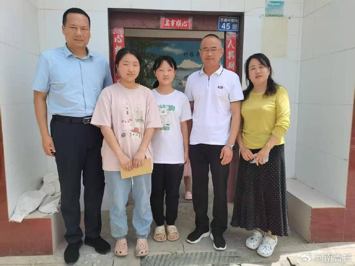 新密市苟堂镇初级中学资助特殊困难家庭孤儿成长__财经头条__新浪财经