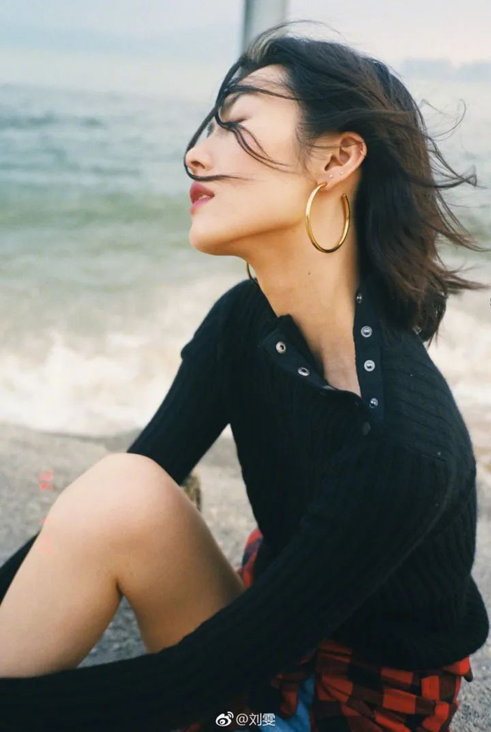 刘雯11个拍照姿势,拍照上镜自然又好看,行走的拍照教科书|教科书|刘雯