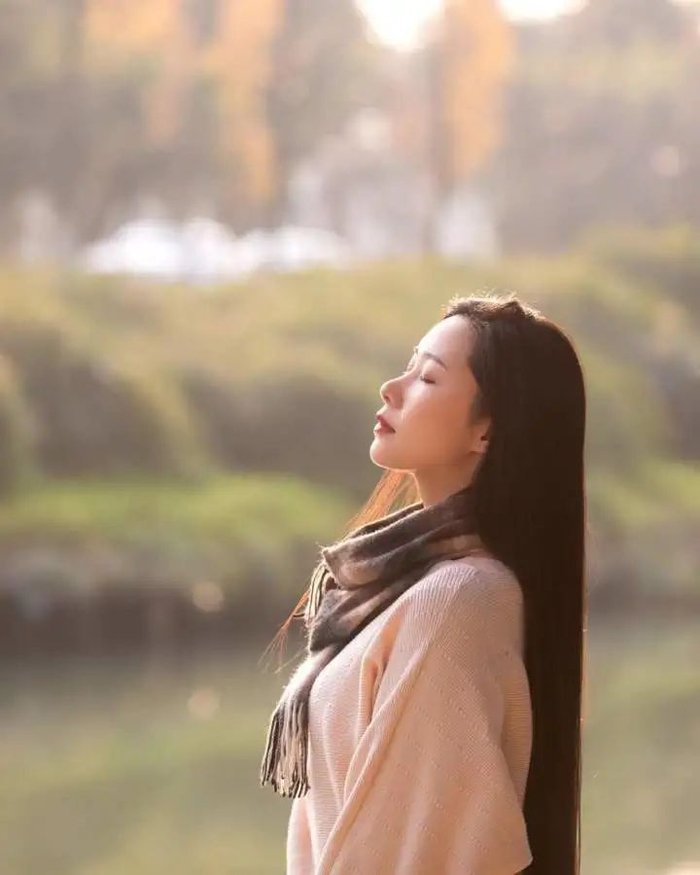 气质女性拍照技巧,7个有效摆姿,拍照优雅知性很有魅力