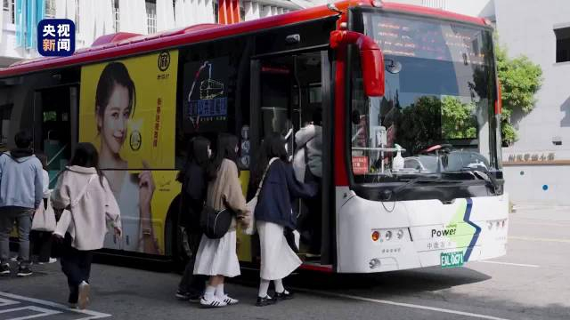 台湾地区"高考"后考生街头随采 有考生称中国史就一两道题
