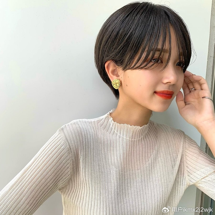 邂逅女士挂耳短发,绽放精致时尚魅力