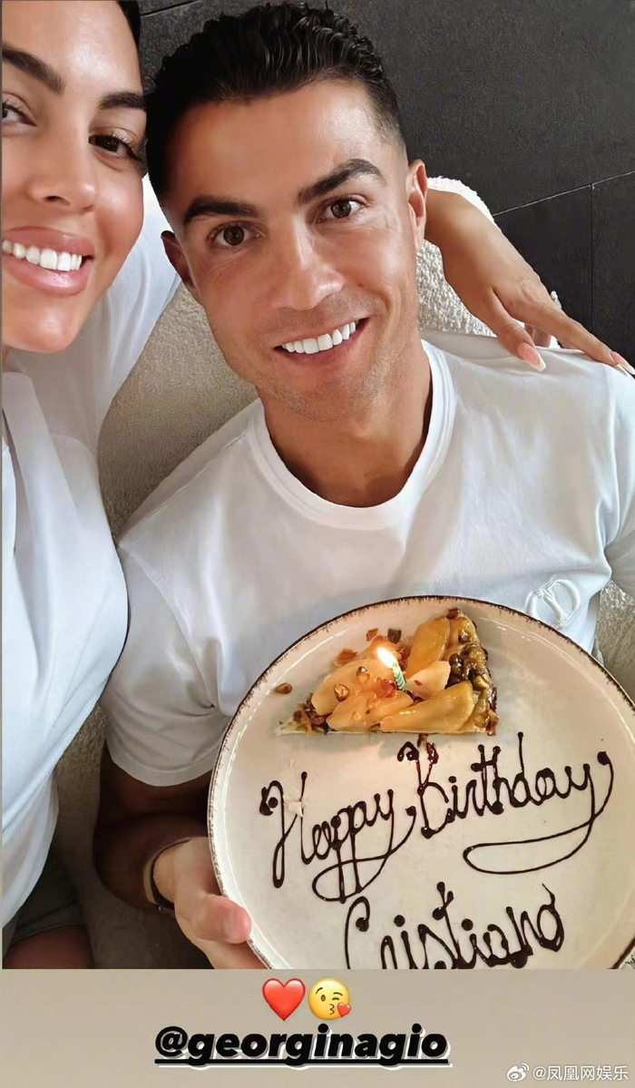 c罗晒全家福庆生