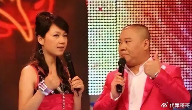 美女主持人周群：嫁给神秘老公生下三个孩子，如今50岁宛如少女