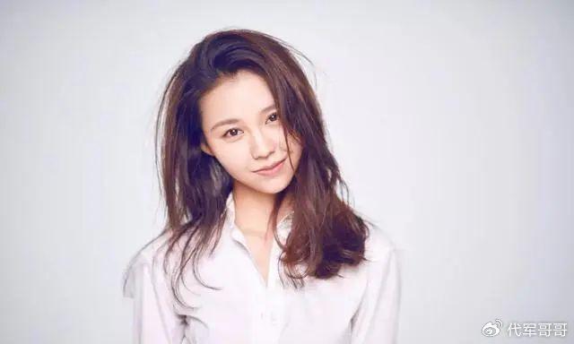 12,阿丽亚1992年5月10日出生于内蒙古,中国内地女演员,毕业于上海戏剧