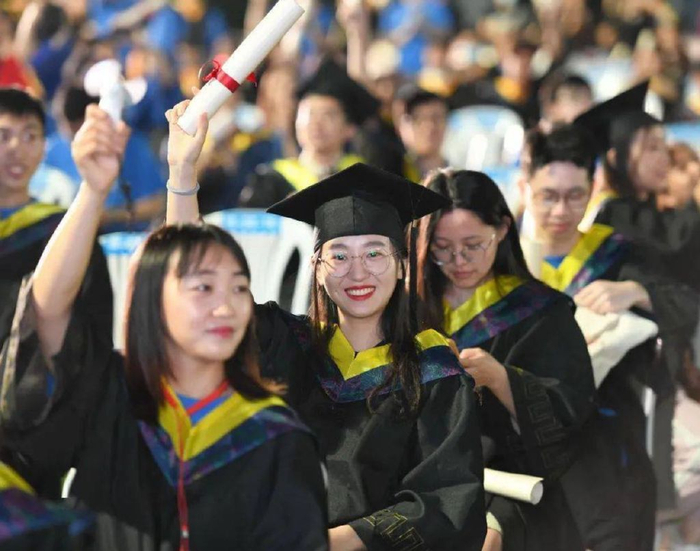 23年大学毕业生预计1158万人，毕业即失业照进现实，学生何去何从