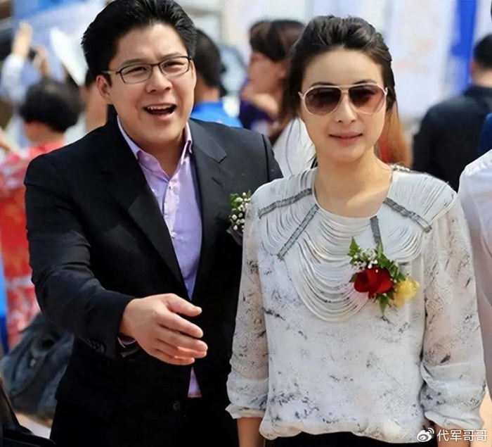 他是章子怡最想嫁的人,比汪峰优秀太多,如今身家百亿却还是单身|霍启