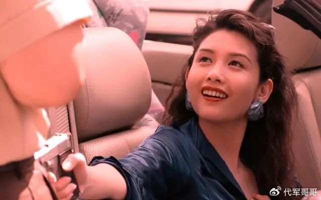 龅牙凸嘴却很美的6位女星,看看都有谁?