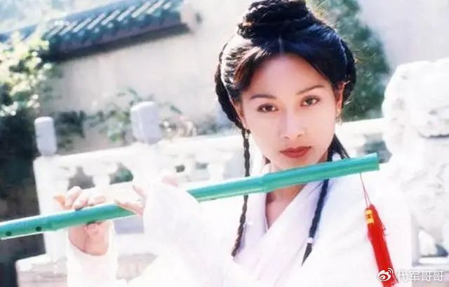 “最美亚姐”杨恭如:被一巴掌毁掉星途,如今49岁无人问津