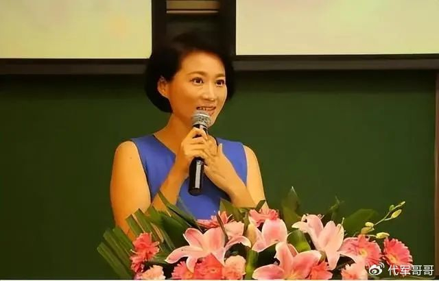 中学时,王欢就被老师推荐去参加了不少朗诵比赛,每一次都是很好的名次