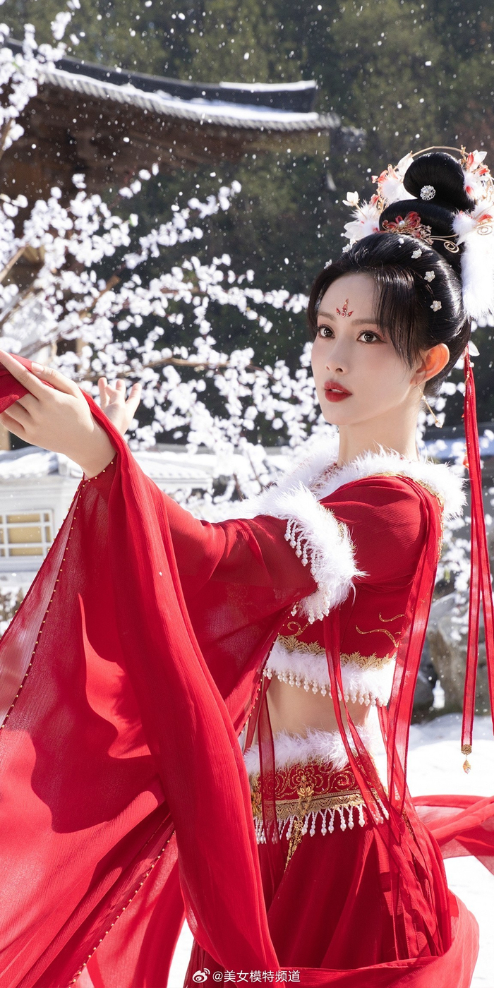 孟子义花琉璃红衣