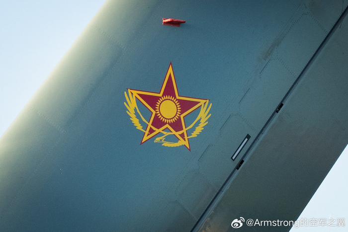 首架哈萨克斯坦的a400m运输机下线这黄边红字的战术编号真好看