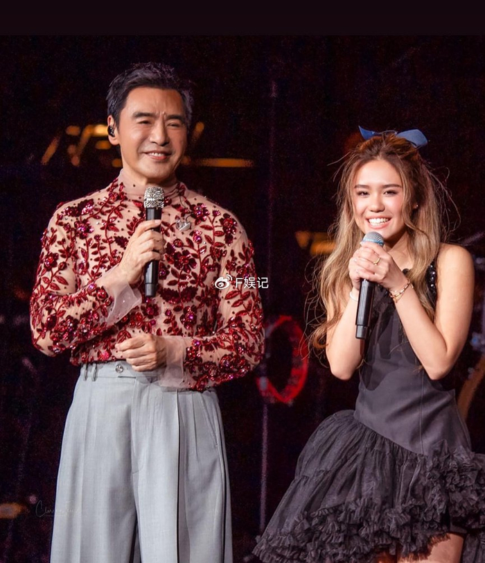 钟镇涛和太太范姜晒温馨合影 夫妻俩开心庆祝结婚周年|范姜|钟镇涛