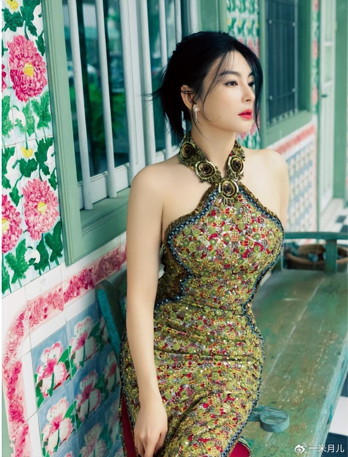 张雨绮与王全安在西安领取结婚证宣布结婚,2015年7月2日晚,张雨绮微博