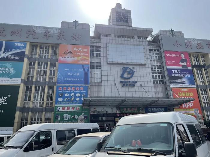 杭州汽车东站小商品市场 住在市中心的老杭州，曾经最爱逛“红太阳广场”（现在的武林广场）