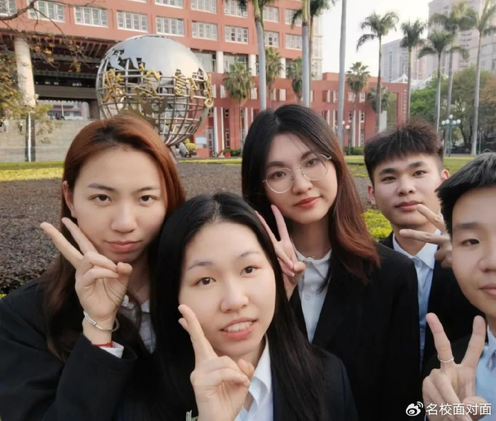 汕头大学学子风采陈忆做勇敢的树开希望的花