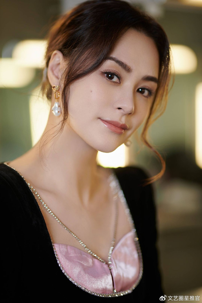 42岁阿娇最新活动生图:脸发腮严重,大腿粗壮长胖20斤,神颜不在