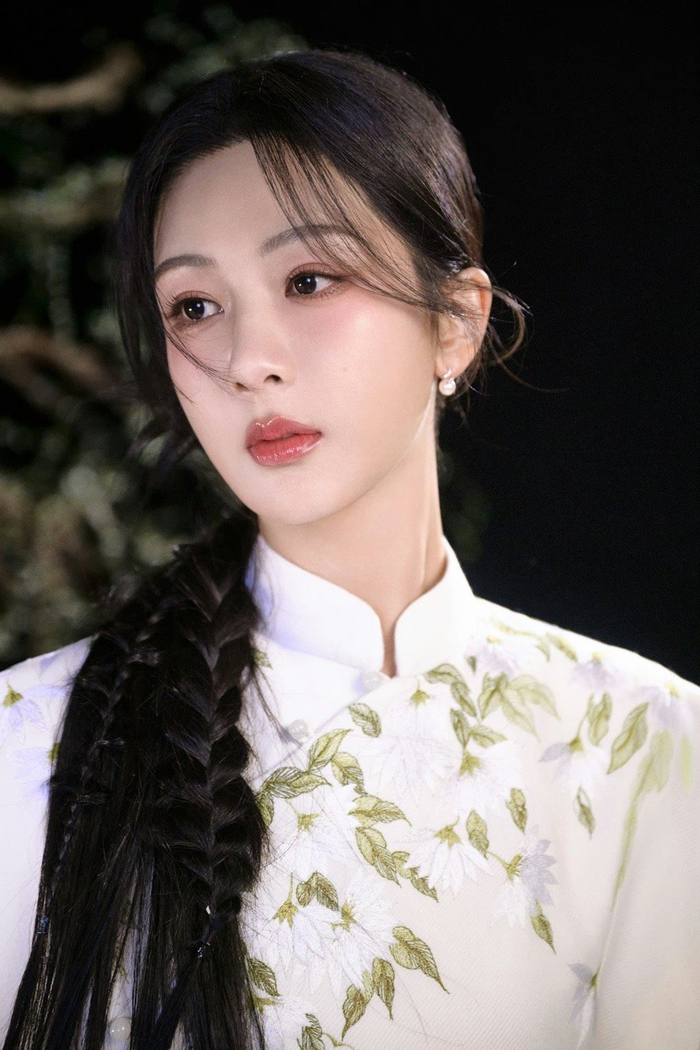 呜呼杨紫这个旗袍造型好看的