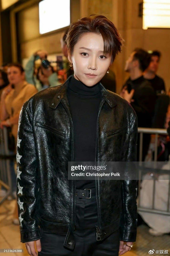 刘雨昕出席美国2024iheartradio音乐大奖首位受邀出席的歌手刘雨昕