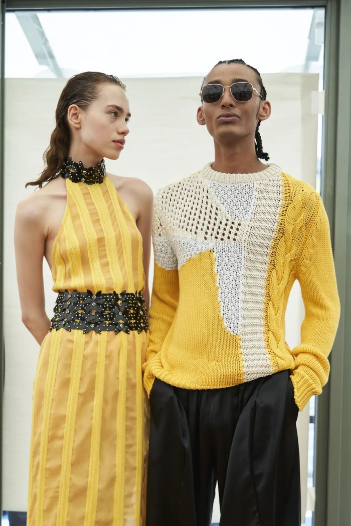 流行色 | 2025春夏中国关键色彩:充满活力的金菊色