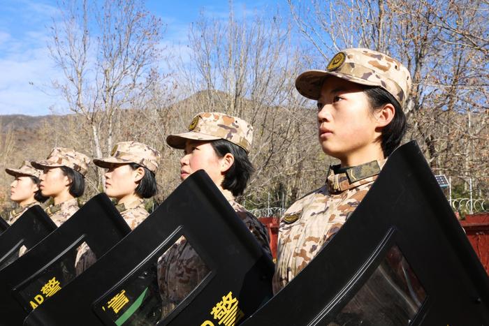 武警北京总队某支队女兵们的冬日肃杀