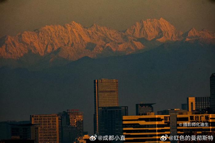 成都市区雪山图片