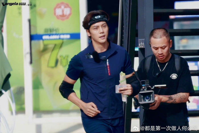 angelababy站姐发了其前男友陈伟霆的图