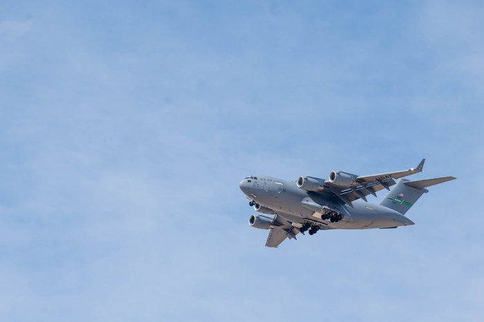 雷鸟的美国空军f16战隼战斗机在卢克日航展期间进行飞行表演