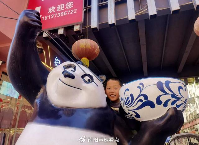 《美食城欢迎您》王洪连《魅力狂欢》孙立平《民俗表演》张玲《摸龙头