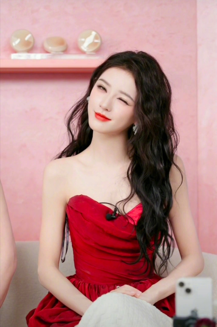张予曦明眸皓齿具象化了,真的好美,又一次被红裙张予曦惊艳到