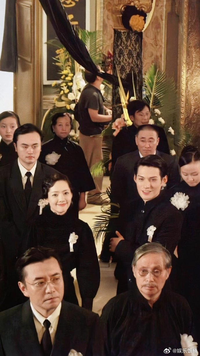 黄圣依,郭碧婷曾演电视剧《金色年华》剧里演过情敌!