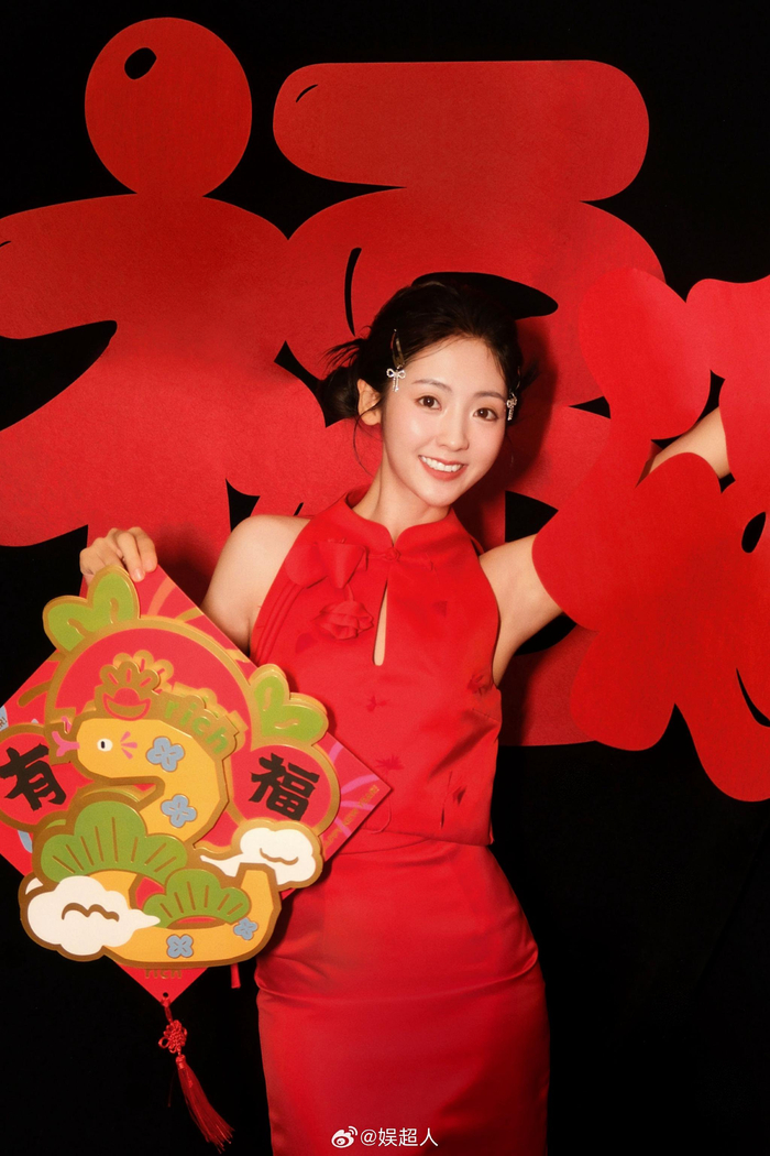 邢菲真的好大的福气啊!过年氛围感这不就狠狠拿捏住了