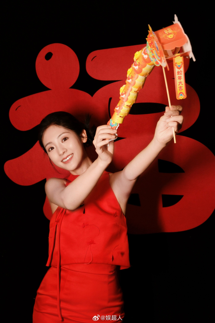 邢菲真的好大的福气啊!过年氛围感这不就狠狠拿捏住了
