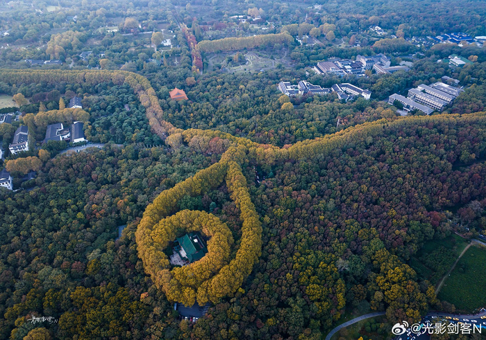 极美南京镶嵌在大地上的绿宝石项链美龄宫