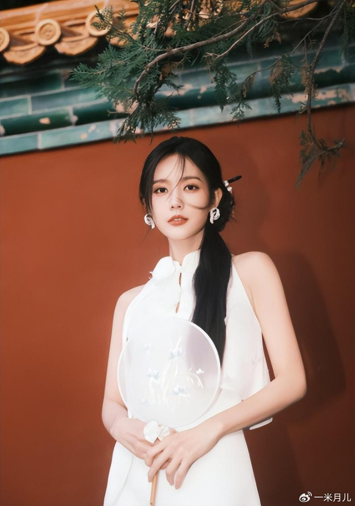 李一桐|挂脖|团扇_新浪新闻